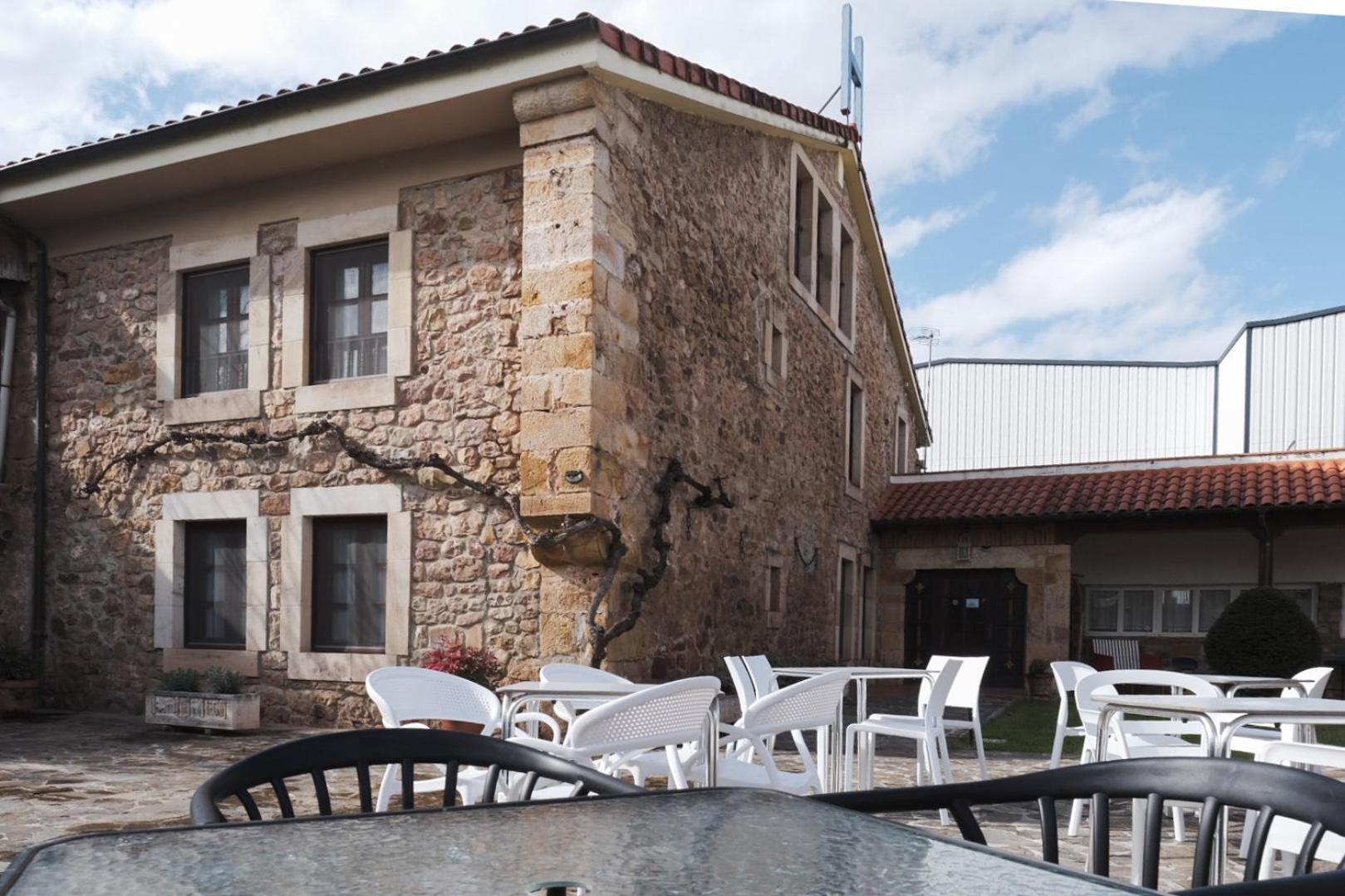 Posada La Estela De Barros Corrales De Buelna Luaran gambar