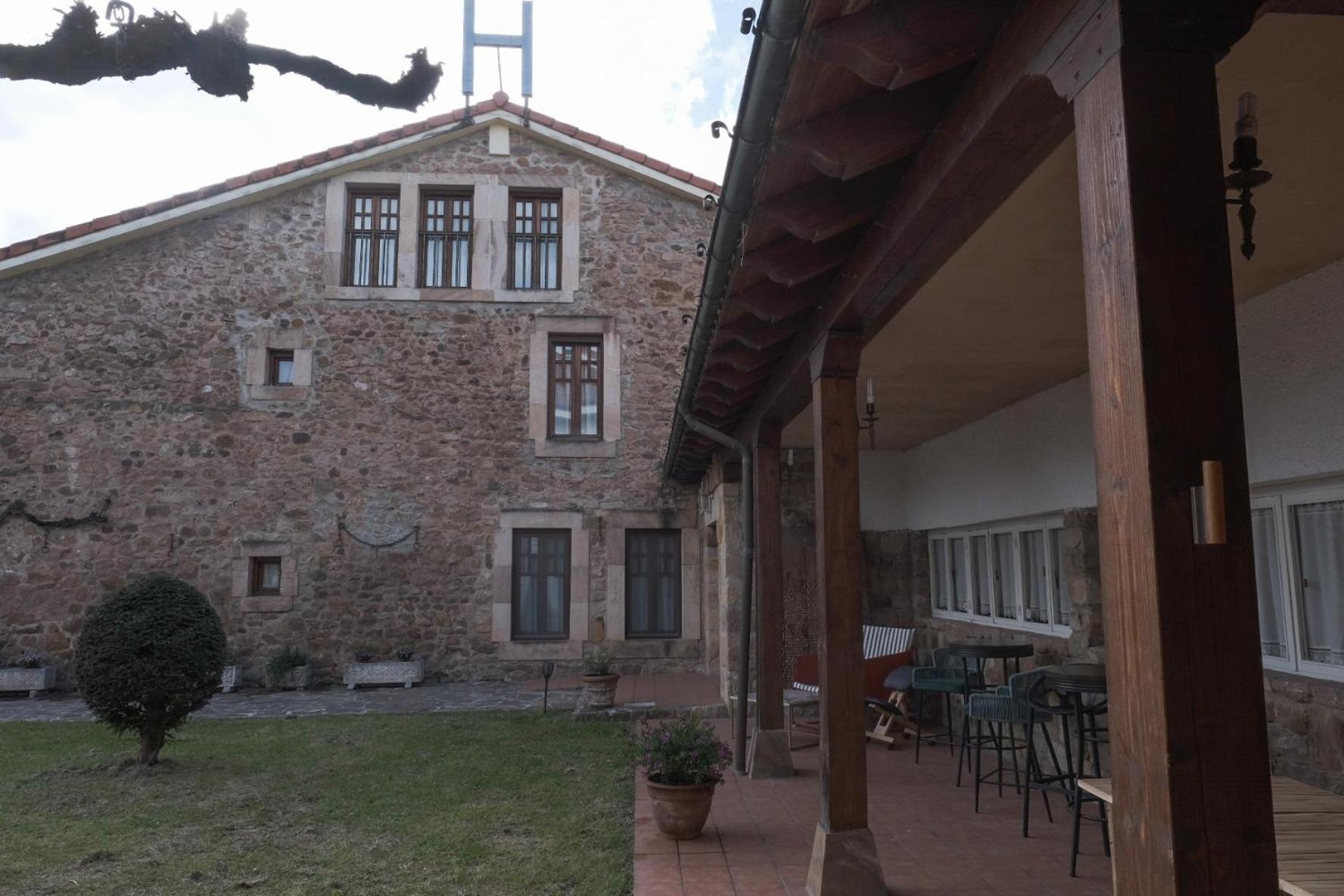 Posada La Estela De Barros Corrales De Buelna Luaran gambar