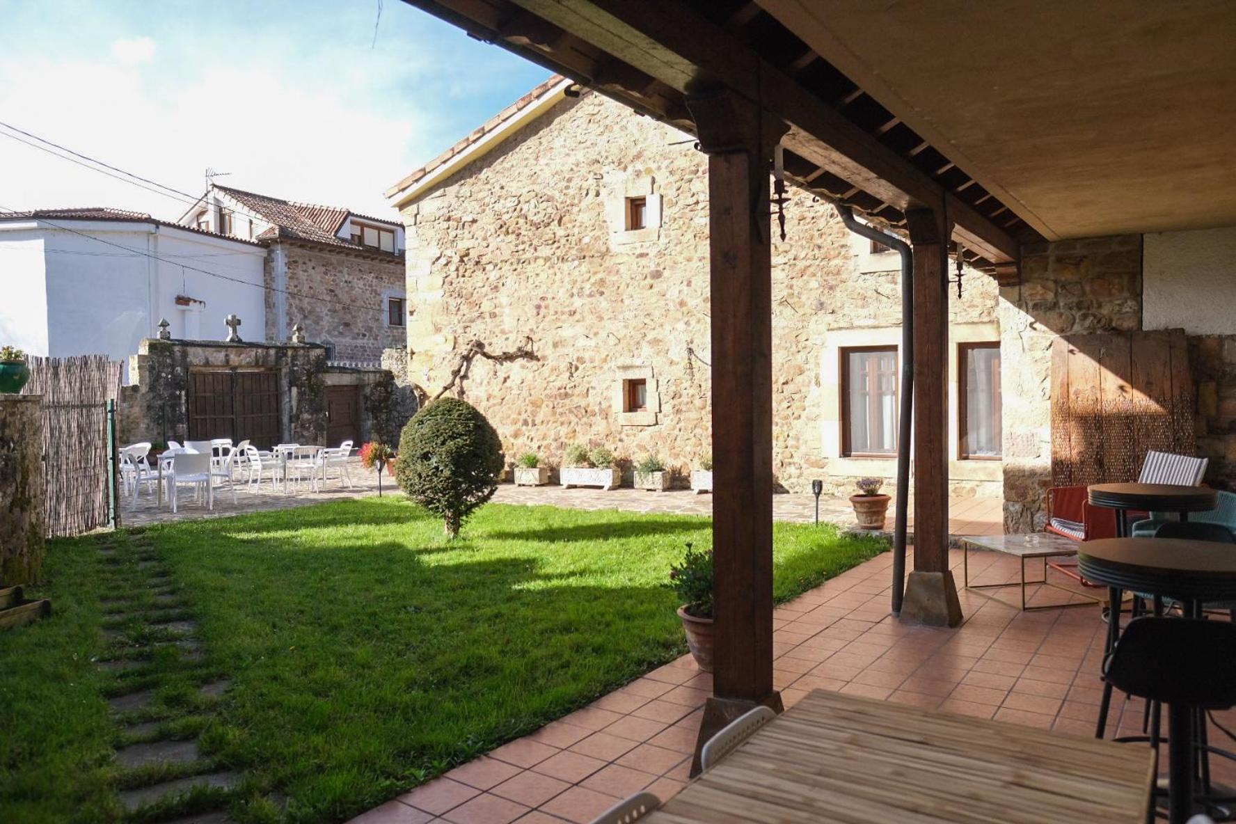 Posada La Estela De Barros Corrales De Buelna Luaran gambar